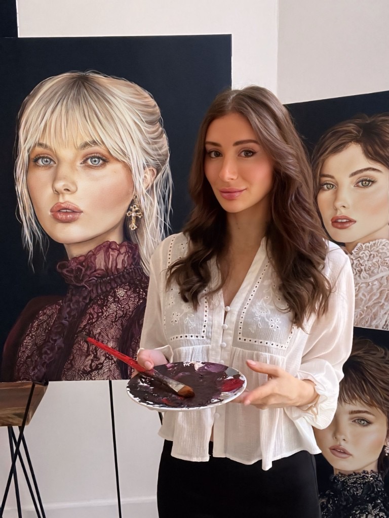 Annabelle — French hyperrealist painter in her studio with palette