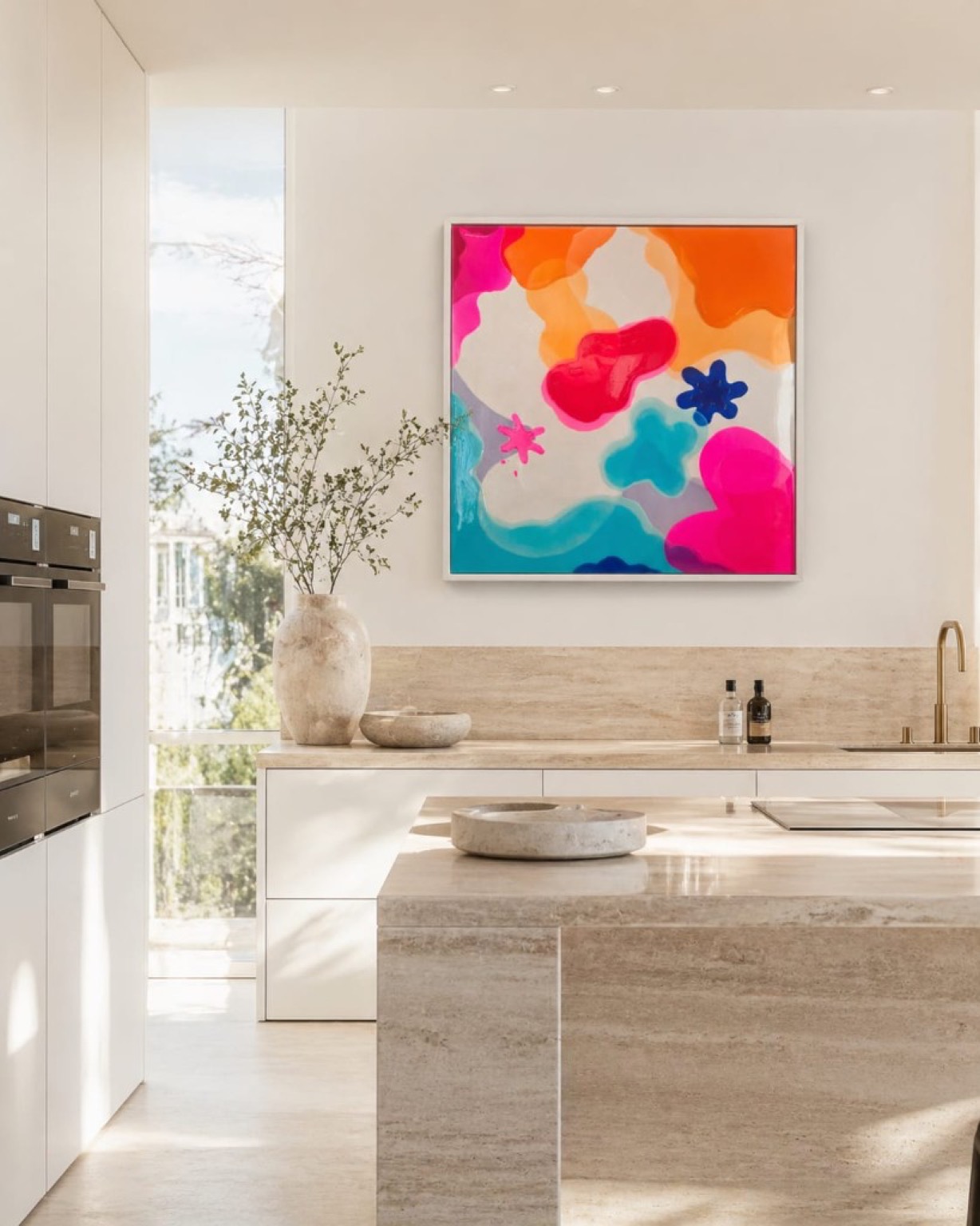 Valérie Parmentier luminous resin work in a modern kitchen