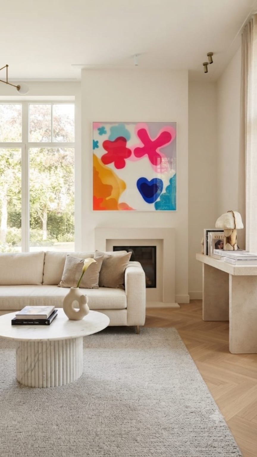 Valérie Parmentier abstract resin composition in a minimalist living room